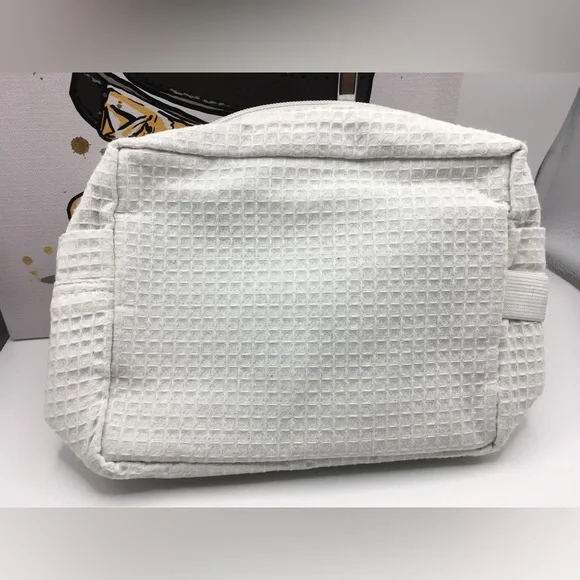 Mrs. Pouch - Picture 2 of 12